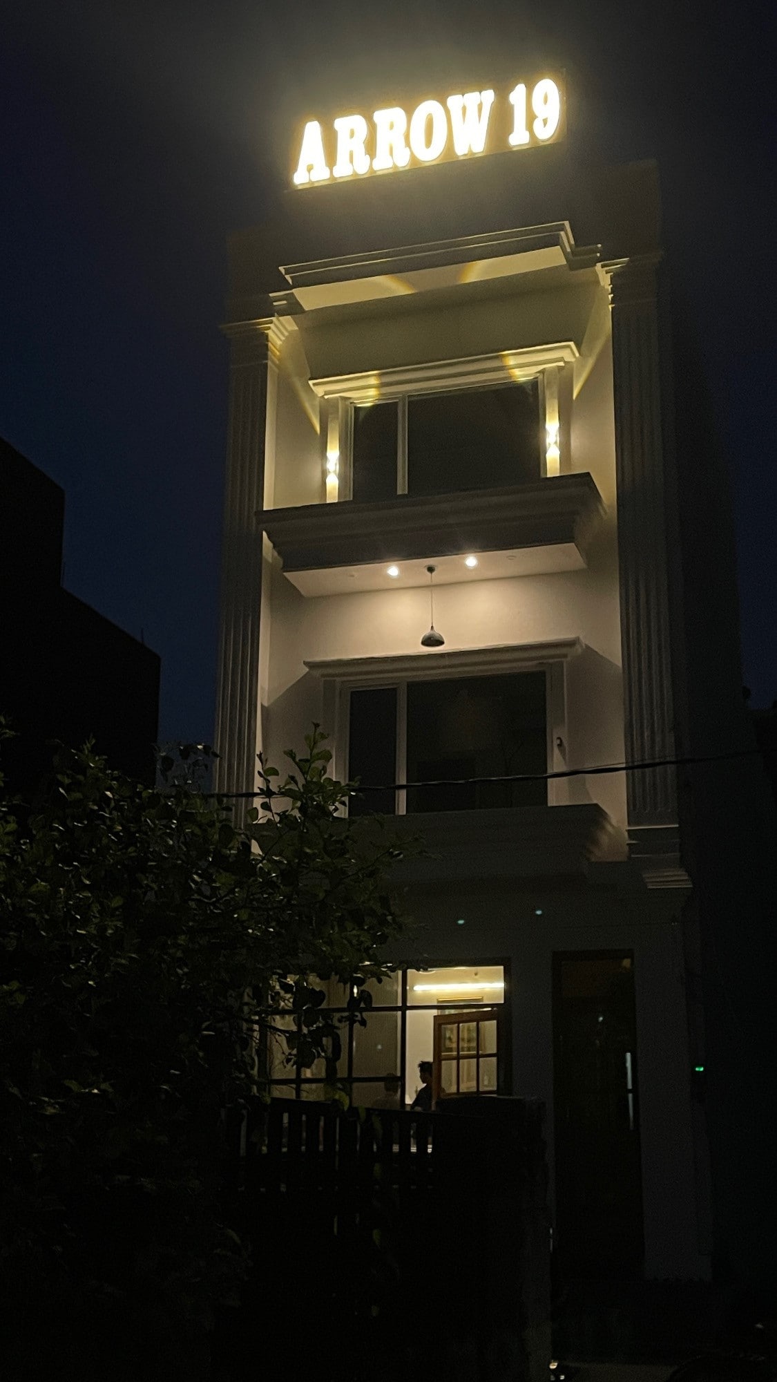 Hotel Arrow 19 - Tap to explore photos