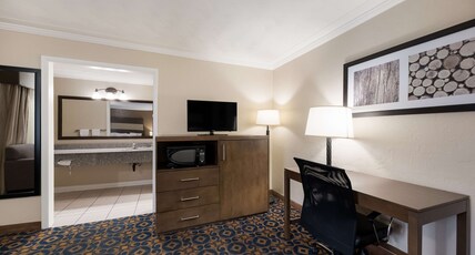 Best Western Butch Cassidy Inn Room Type - 2 Queen Beds, Non-Smoking, Wireless High-Speed Internet, Coffee Maker, Hairdryer, Iron And Ironing B Best Western Butch Cassidy Inn Room Type - 2 Queen Beds, Non-Smoking, Wireless High-Speed Internet, Coffee Maker, Hairdryer, Iron And Ironing B