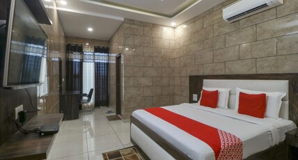 shivamlodge Room Type - DELUXE LUXURY ROOM