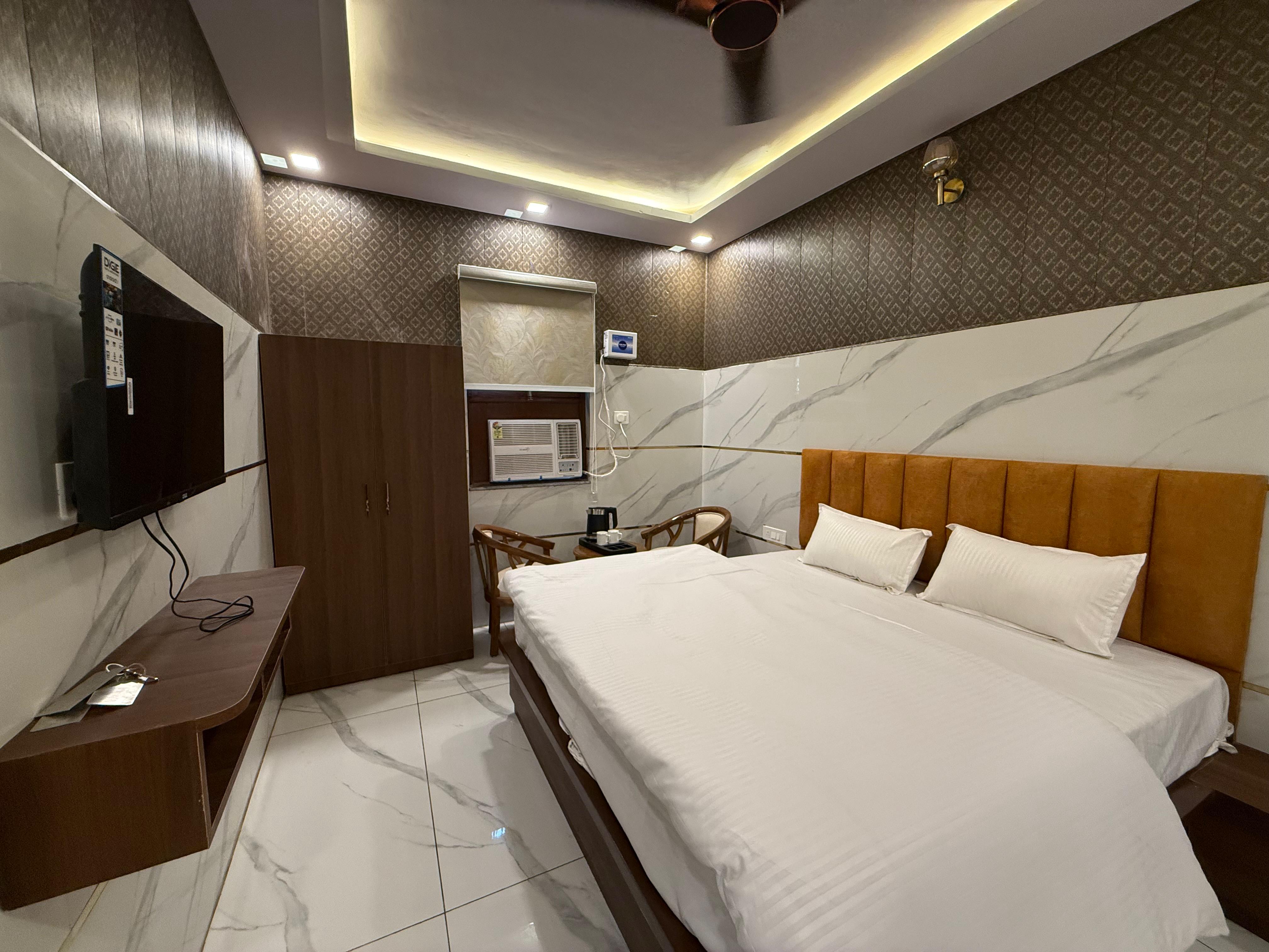 Hotel Devender 2 min walk from Ghaziabad Railway Station - Tap to explore photos