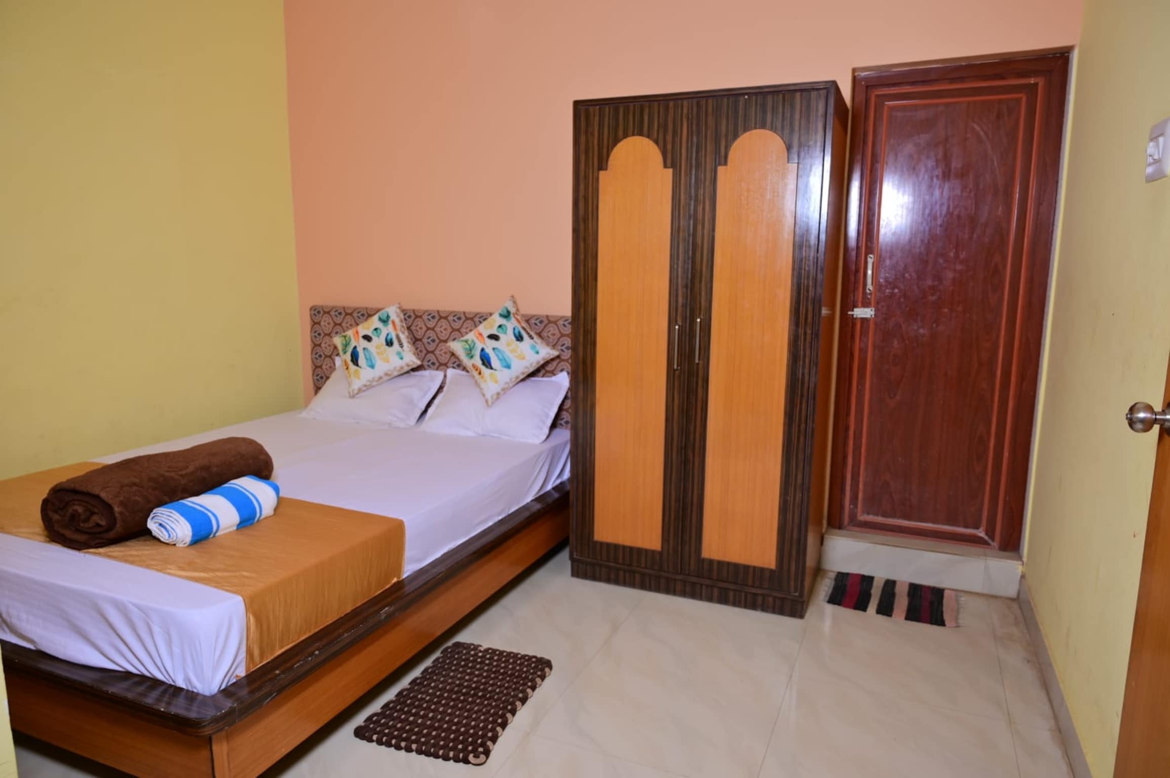 HOTEL SUN SHINE - Tap to explore photos