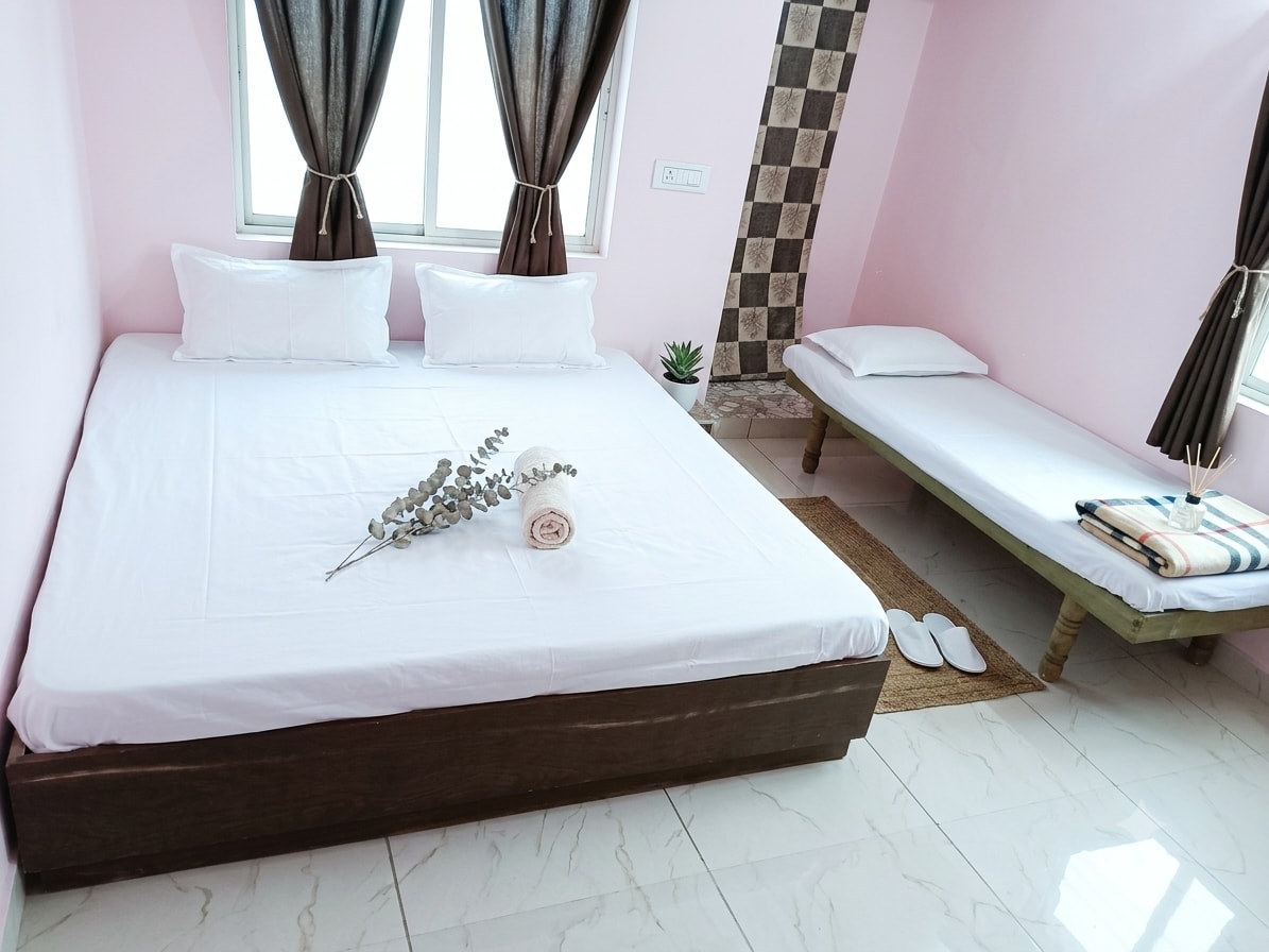 Shiva Homestay Dwarka - Tap to explore photos
