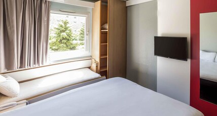 ibis Salamanca Room Type - Room with 1 double bed + 1 extra bed equipped with the new bedding