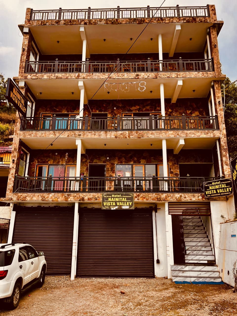 Hotel Vista Valley - Tap to explore photos