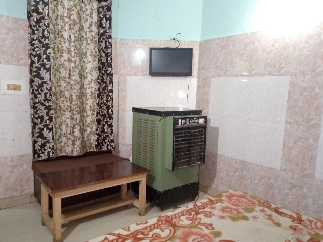 Hotel Dubey - Tap to explore photos