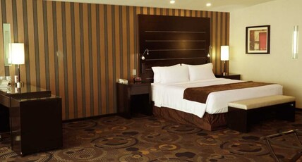 Crowne Plaza Toluca - Lancaster Room Type - 1 King 1 Bedroom Suite Two-story