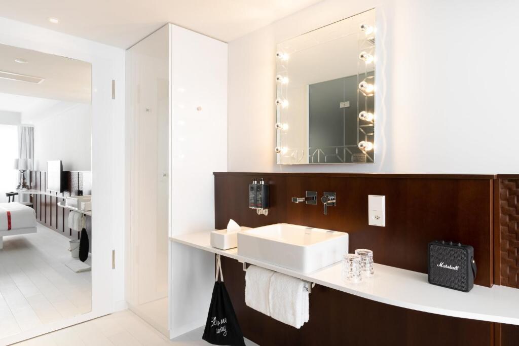 Ruby Claire Hotel Geneva - Tap to explore photos