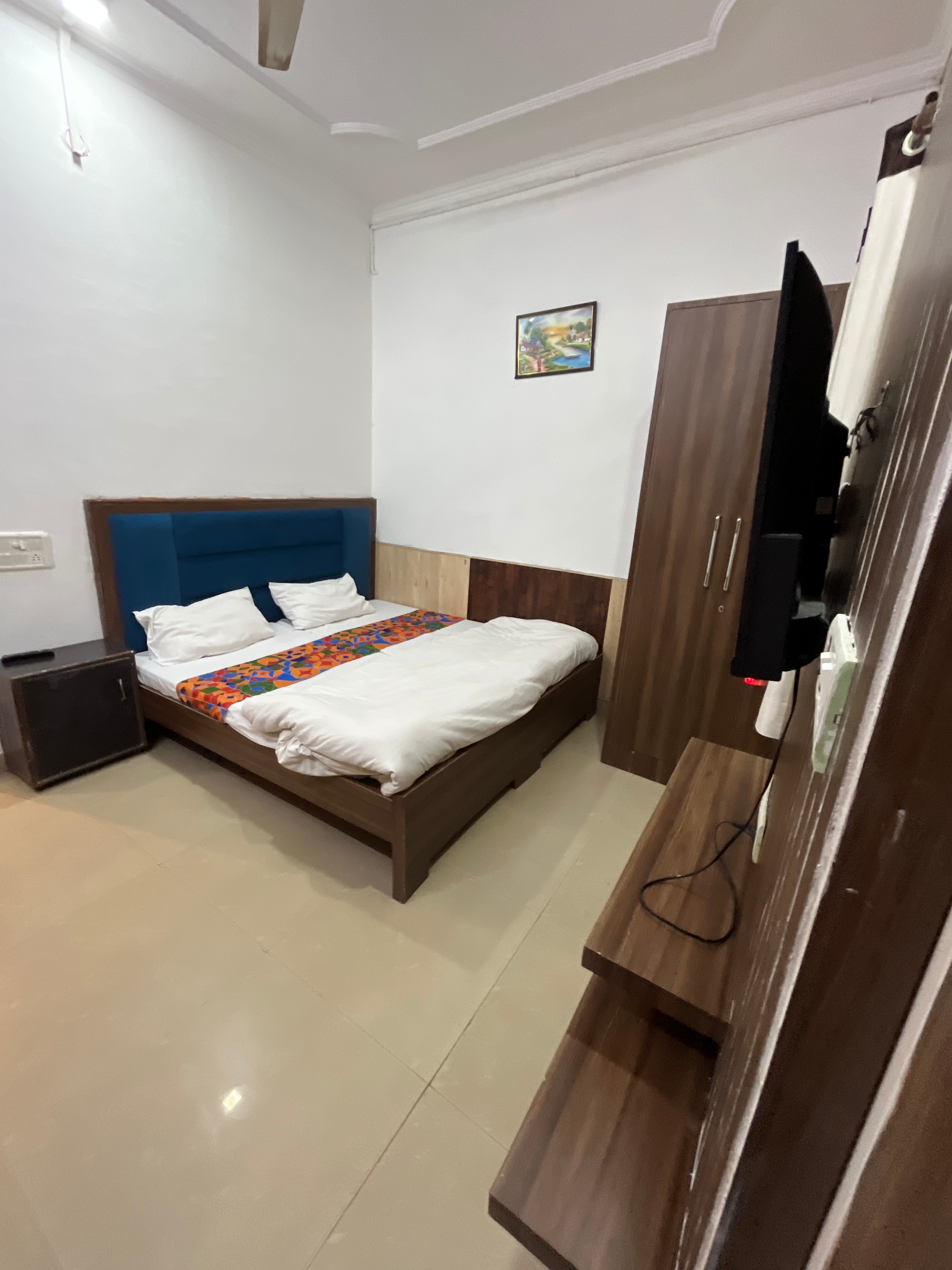 A.D Residency 800 metres from taj mahal - Tap to explore photos