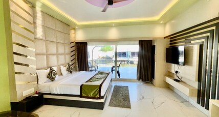 TAKI MALDIVE RESORT Room Type - Water Villa King Bed