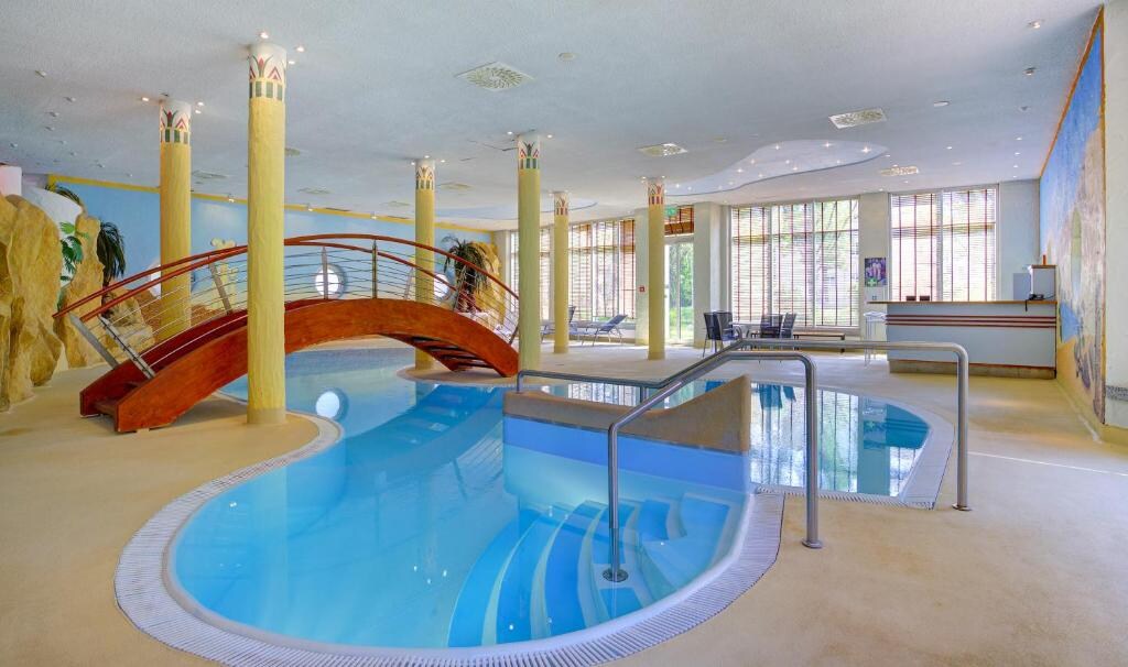 ACHAT Hotel Magdeburg - Tap to explore photos