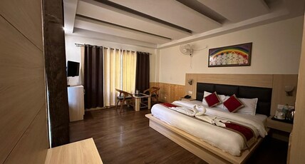 Hotel Manali Queen, Manali Room Type - Super Deluxe Room With Balcony - Mountain View Hotel Manali Queen, Manali Room Type - Super Deluxe Room With Balcony - Mountain View