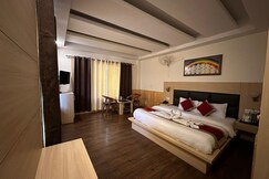 Address of Hotel Manali Queen, Manali