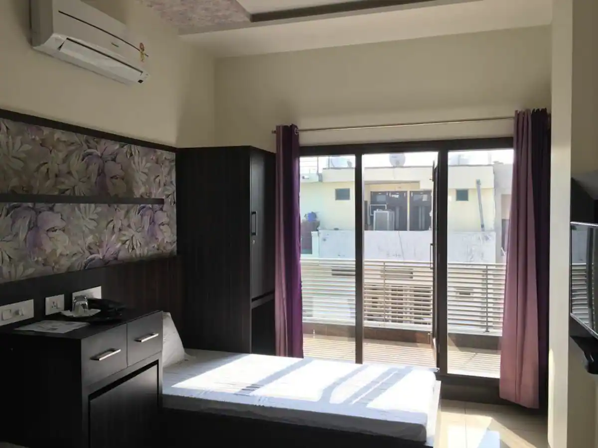 Homestays Ludhiana Room Type - Deluxe King