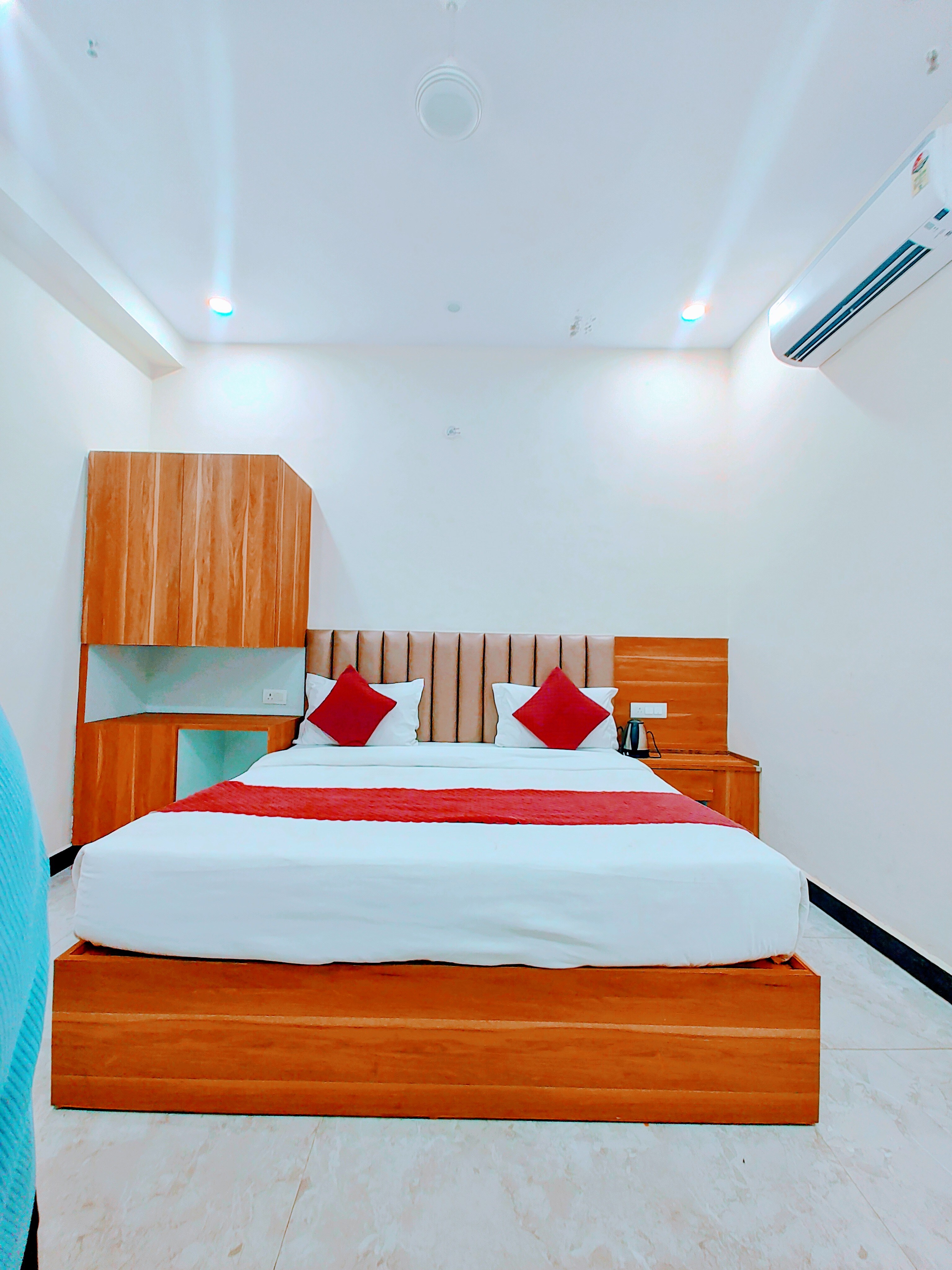 Hotel S S Inn - Tap to explore photos