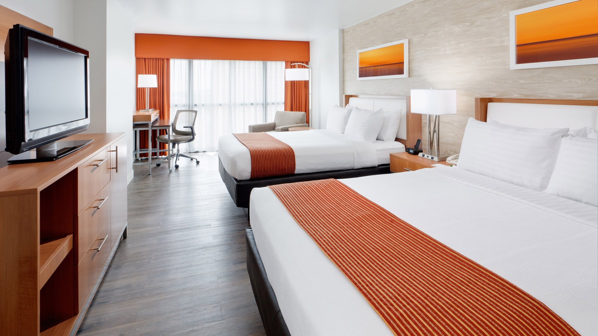Holiday Inn SAN ANTONIO-RIVERWALK - Tap to explore photos