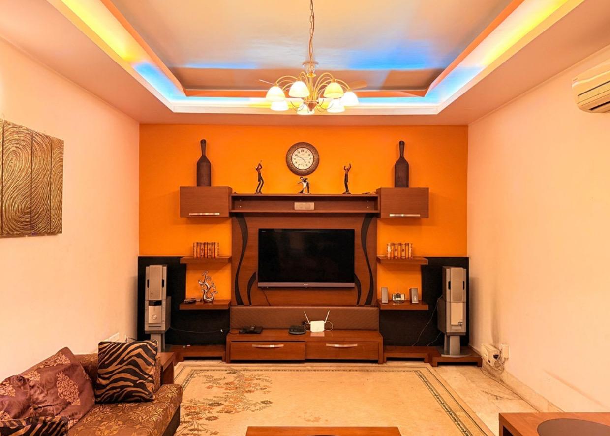 Rosewood 3BR FF in Jaipur by Homeyhuts - Tap to explore photos