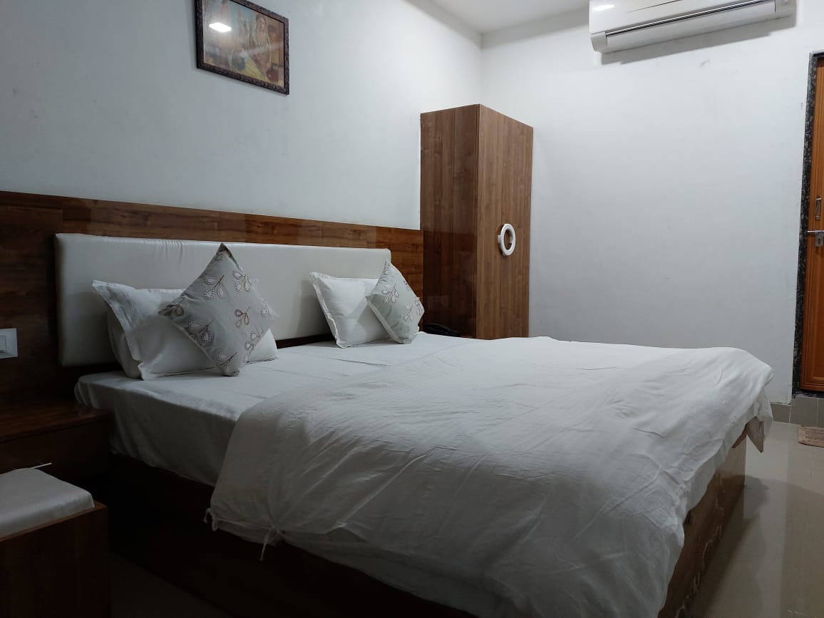 hotel Yash Palace - Tap to explore photos