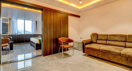 Hemas Hotel Siesta- Botcha Conventions Room Type - Suite Room Balcony