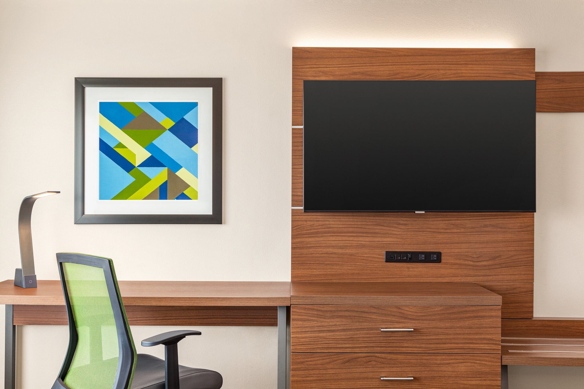 Holiday Inn Express & Suites Austin North - Tap to explore photos