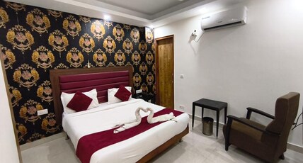 Hotel Shanti Stay @ Mahipalpur Room Type - Deluxe Room with Smart TV