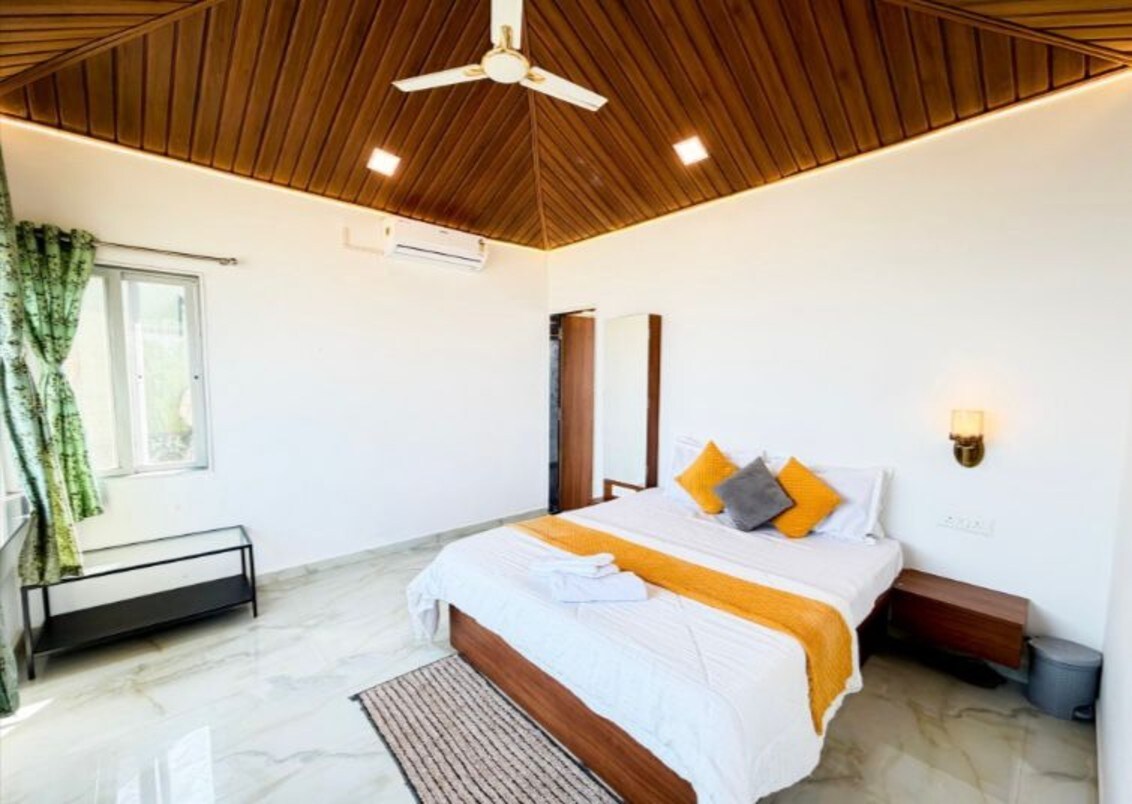 Lakefront Jaccuzzi Hideway 1 BHK Pawna Lake , Lonavala - Tap to explore photos