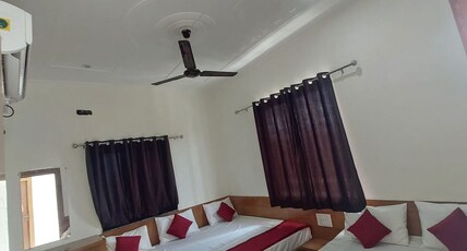 Ladlee Palace Room Type - Deluxe Triple Bed Non AC