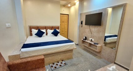 Liveotel Room Type - Deluxe Double Bed Room