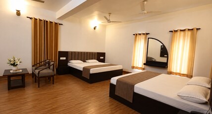 Hotel Moksha (500m From Ram Jhula) Room Type - Family Suite (4B)
