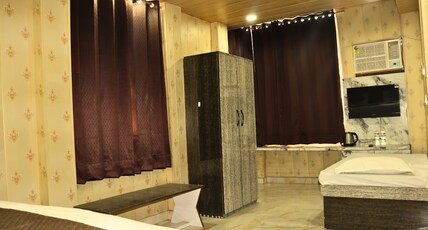 Ganga Riverfront Rooms & banquet Room Type - Delux View Trio Room
