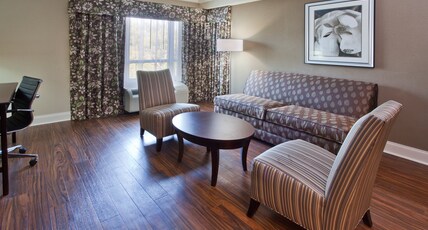 Holiday Inn Macon North, an IHG Hotel Room Type - 1 King Bed 2 Bedroom Suite Sofa Bed