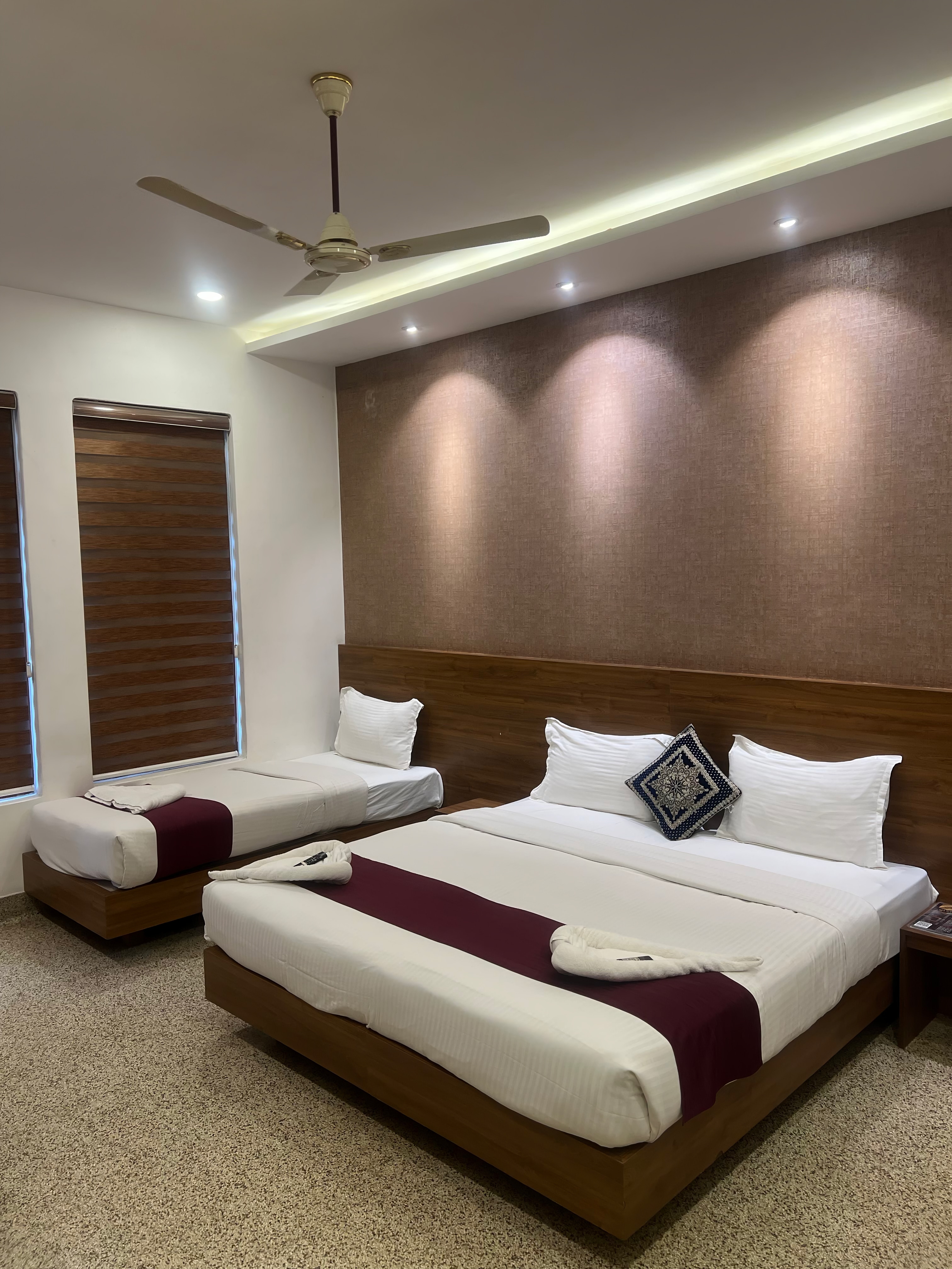 ABAB Residency | 5 min to Lulu Mall Edappally - Tap to explore photos