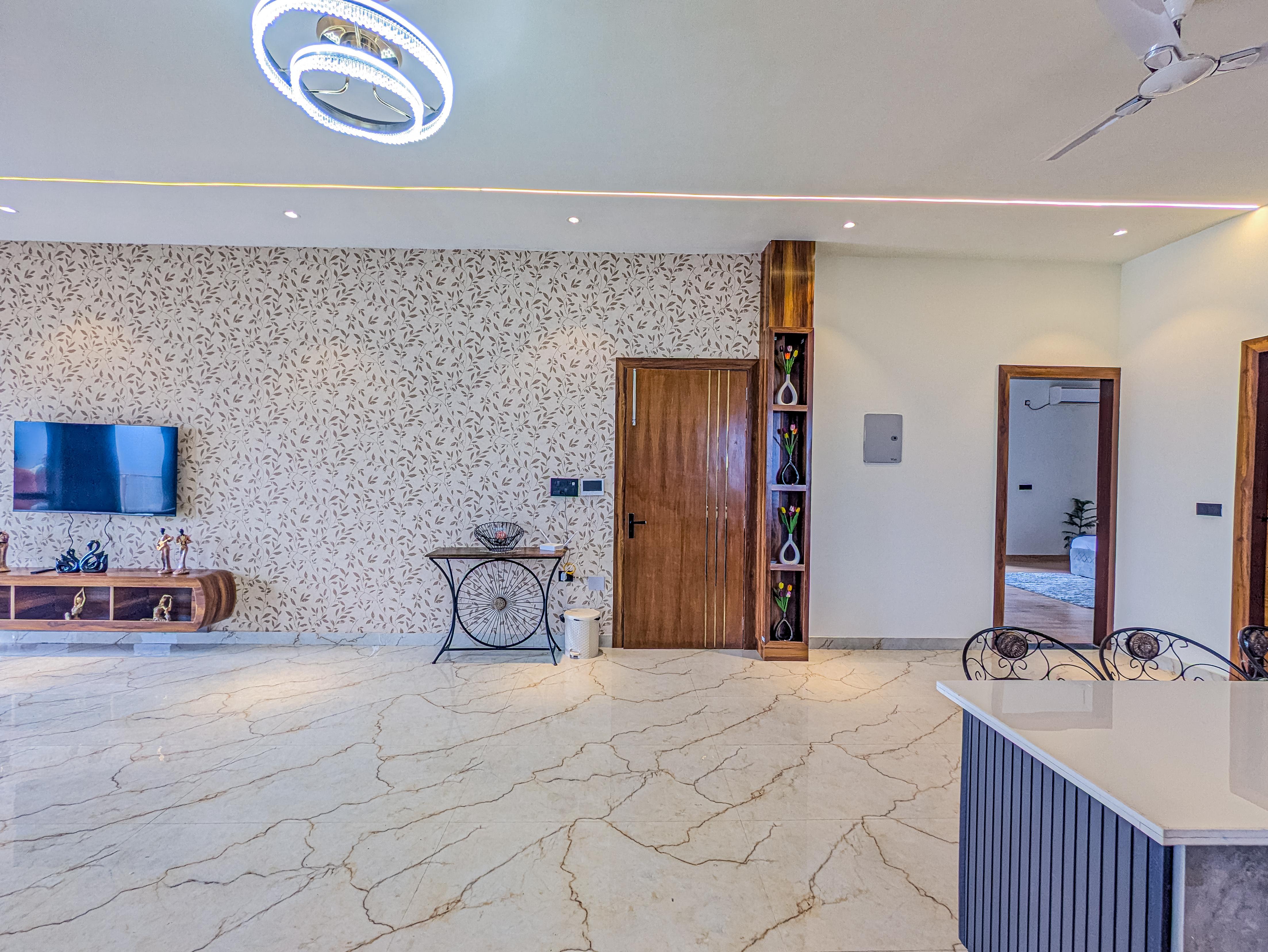 Ganga River View, 3BHK Penthouse, Rishikesh By Homeyhuts - Tap to explore photos