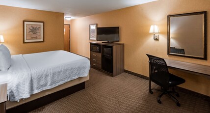 Best Western Plus North Canton Inn & Suites Room Type - Accessible - 1 King, Mobility Accessible, Communication Assistance, Bathtub, Non-Smoking, Full Break Best Western Plus North Canton Inn & Suites Room Type - Accessible - 1 King, Mobility Accessible, Communication Assistance, Bathtub, Non-Smoking, Full Break