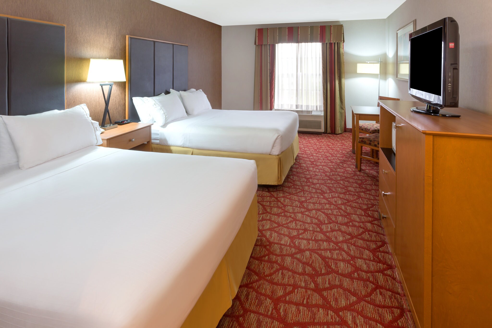 Holiday Inn Express GRANTS PASS - Tap to explore photos