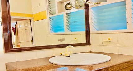 Ezhil Royal Stay Room Type - Deluxe Queen Room