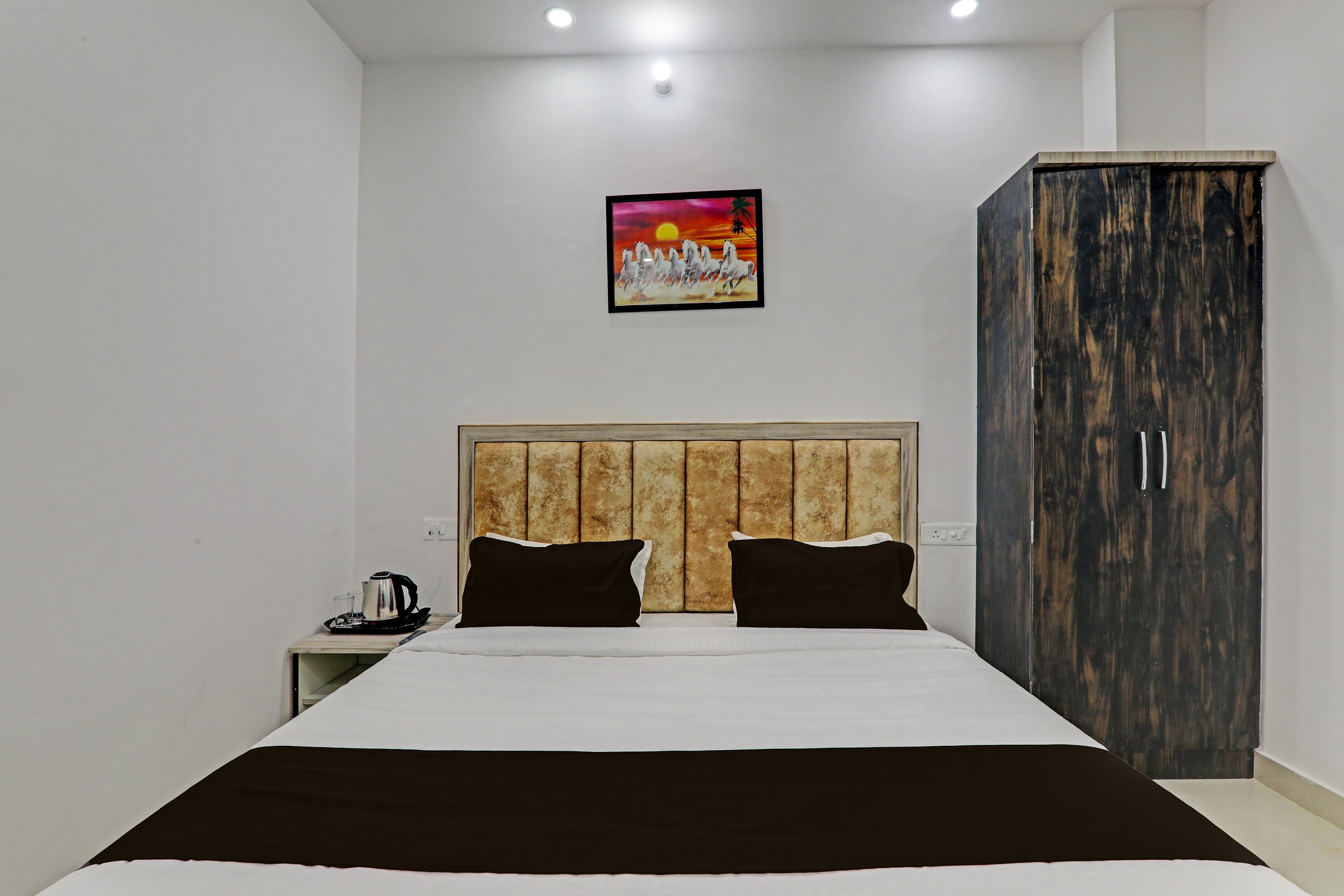 Hotel O 820943 Hotel The Vindh - Tap to explore photos