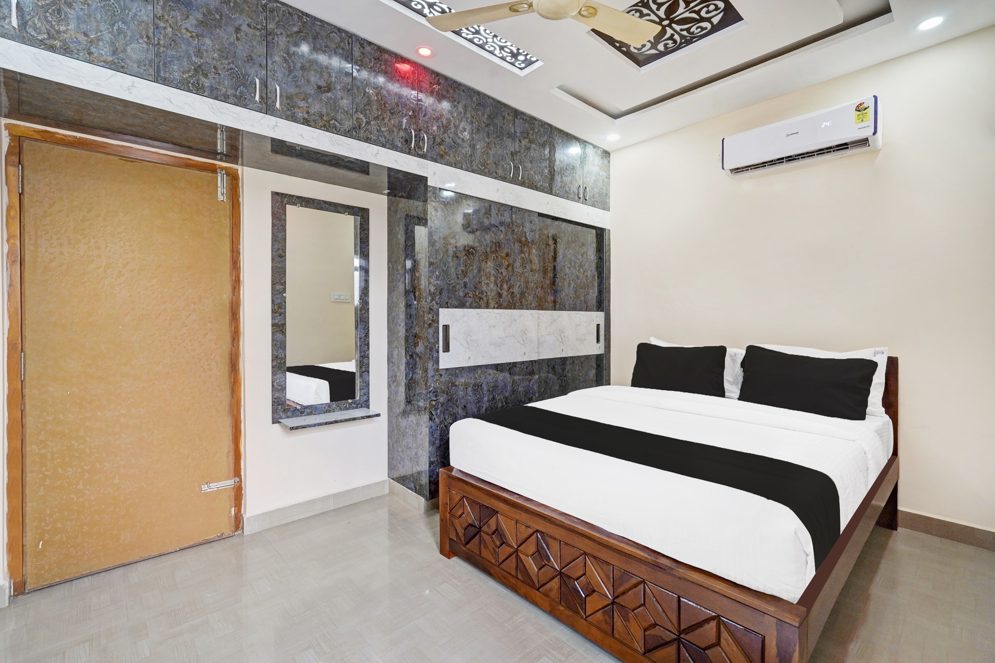 Hotel O AKKSHARA STAY INN - Tap to explore photos