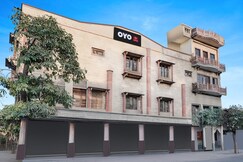 Super HOTEL O 4 SQUARE A LUXURY ROOMS NEAR RDC MAIN MARKET