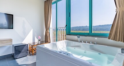 The Paradise by the Fields Room Type - Honeymoon Suite with Jacuzzi