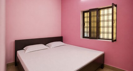 Kashi Luxury Stay I Near Kal Bhairav Room Type - Standard Double Bedroom