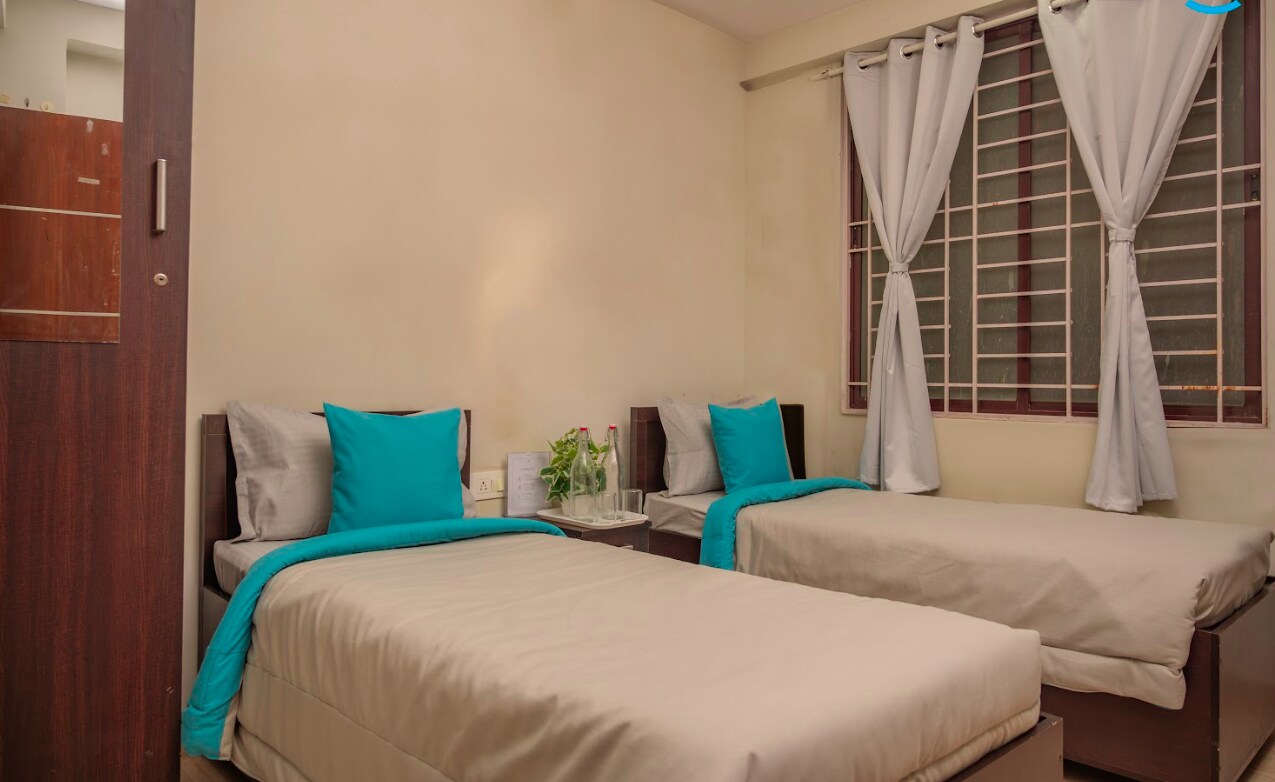 Z Express Maple - Tap to explore photos