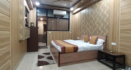 Hotel Shri Radhey Radhey Room Type - Super Deluxe Room