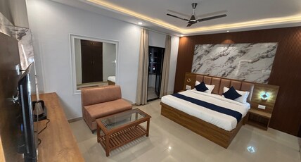 HOTEL GARVIT Room Type - Suite Room with Balcony