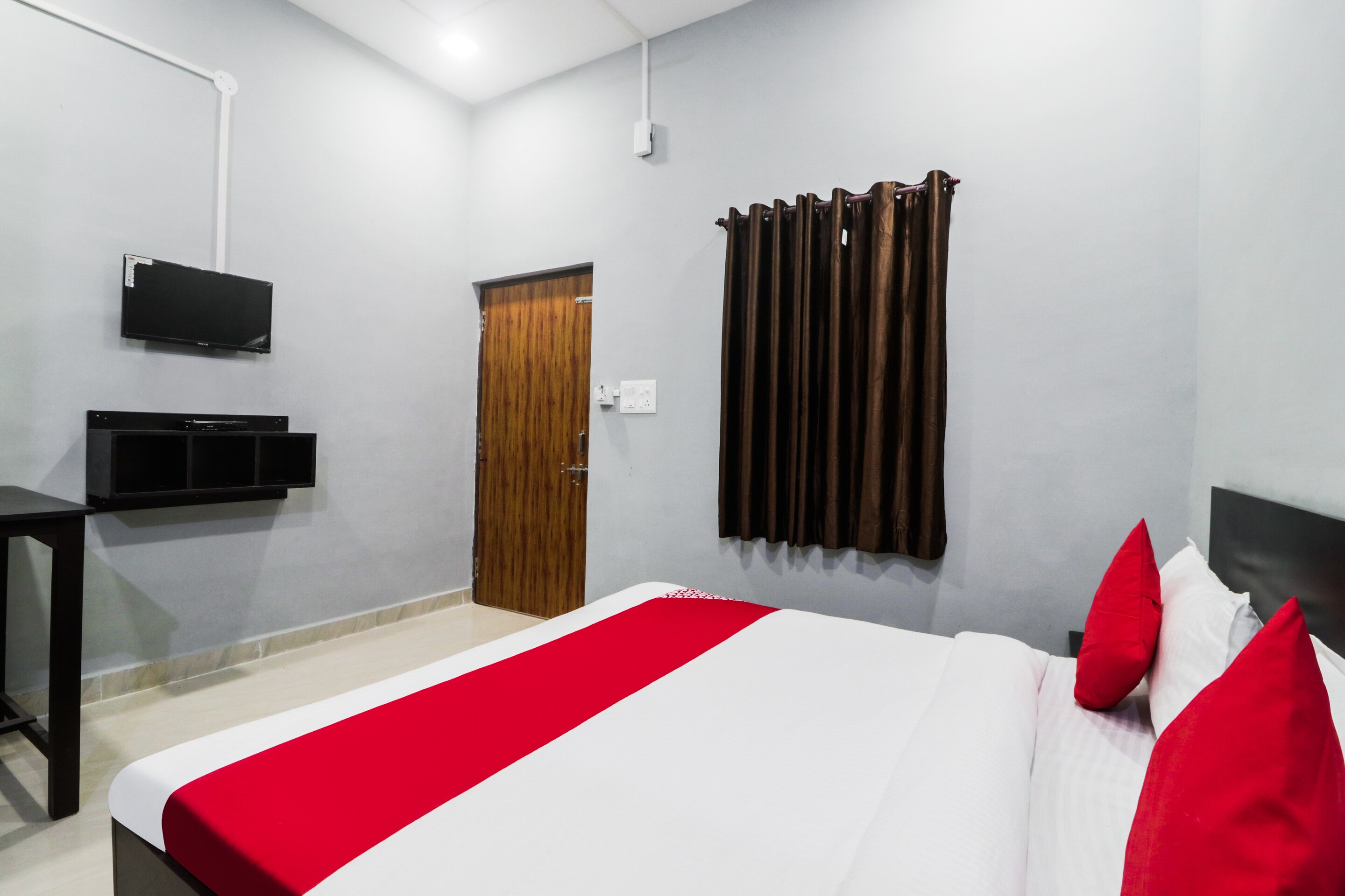 Hotel O Golden Leaf - Tap to explore photos