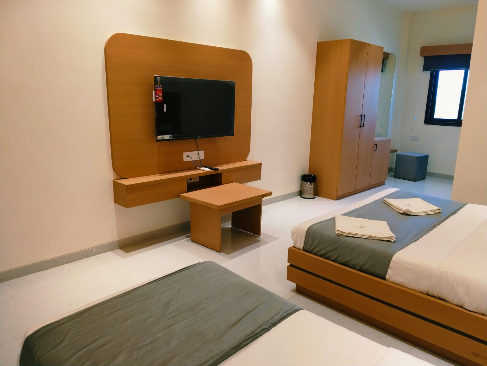 Hotel Aakar - Tap to explore photos