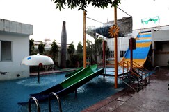 Hotel Ananta Palace
