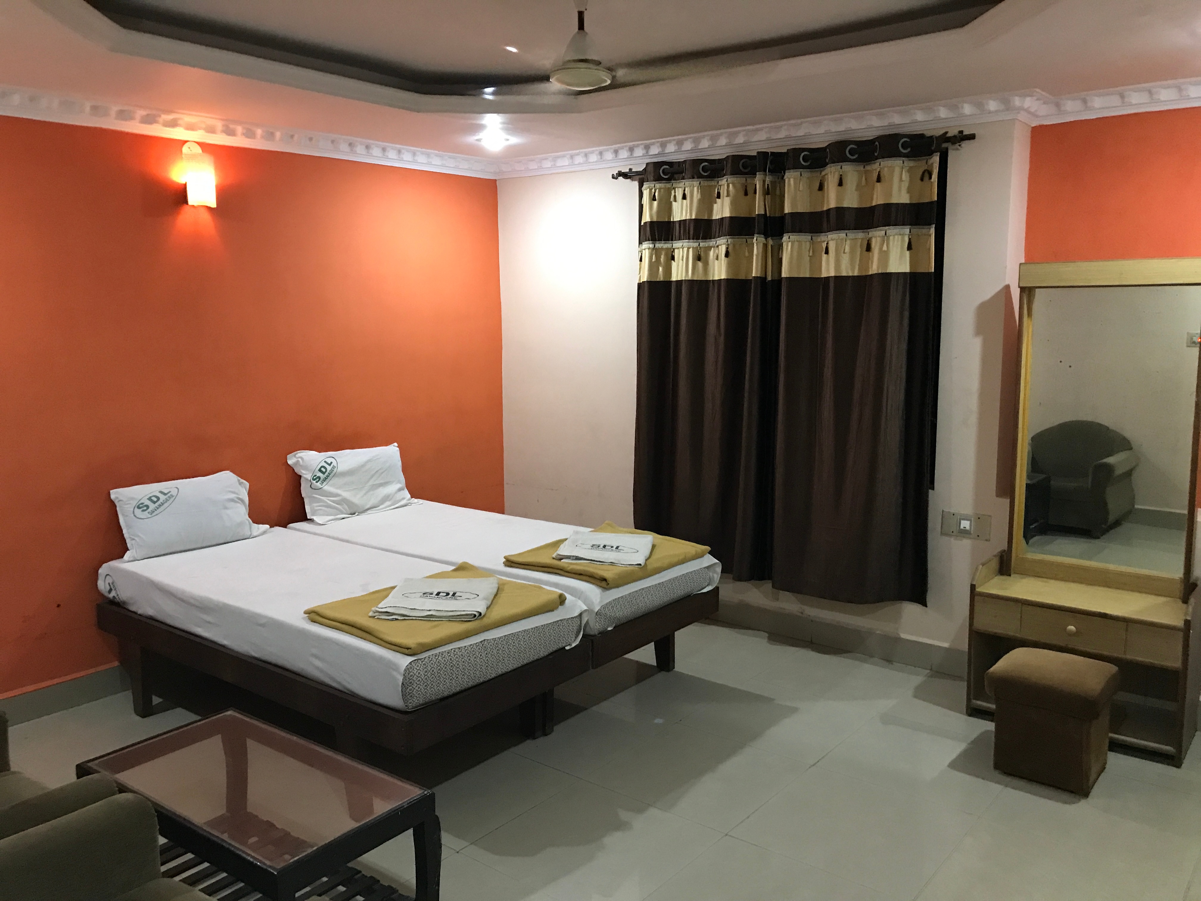 Shramajeevi Deluxe Lodge - Tap to explore photos