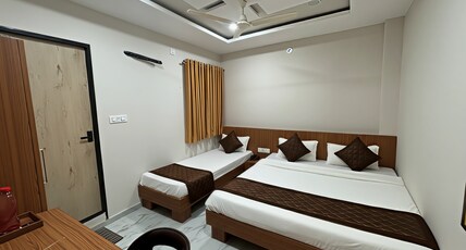 HOTEL LOTO CENTRAL UJJAIN RAILWAY STATION Room Type - Superior AC 3 Bed