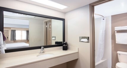 Best Western Plus King's Inn & Suites Room Type - 2 Queen Beds, Non-Smoking, Larger Room, Sofabed, Sitting Area, Microwave And Refrigerator, Pet Frien Best Western Plus King's Inn & Suites Room Type - 2 Queen Beds, Non-Smoking, Larger Room, Sofabed, Sitting Area, Microwave And Refrigerator, Pet Frien