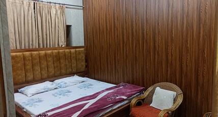 SHRIHIT RADHA MOHAN DHAM Room Type - Deluxe Room